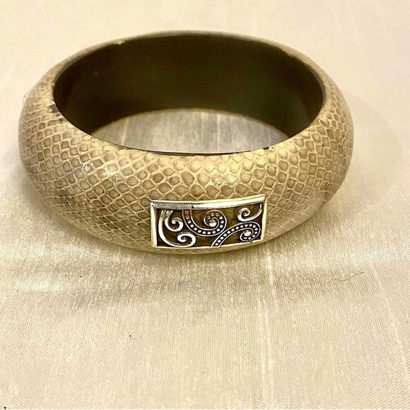 NWT BRIGHTON B ANIMAL INSTINCT Bangle Snakeskin Metal Concho Bracelet - Picture 1 of 4